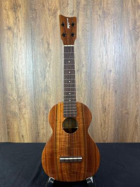 Kamaka HF-2 Solid Hawaiian Koa Concert Ukulele in Hard Case #240987