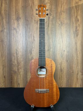 Uma UBU-20 Mahogany Baritone Ukulele w/Gigbag