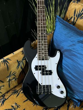 Preowned Kala KA-SB-BK-FS Solid Body 4-String Fretted Ubass Jet Black w/TGI gigbag
