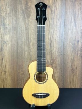 aNueNue US-100 Sitka Spruce/Mahogany Soprano Ukulele