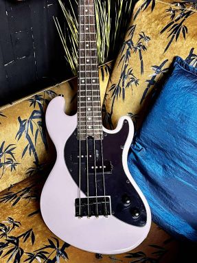 Kala KA-SB-LP-FS Solid Body 4-String Fretted Ubass Light Pink w/gigbag 'THE ROMEO'